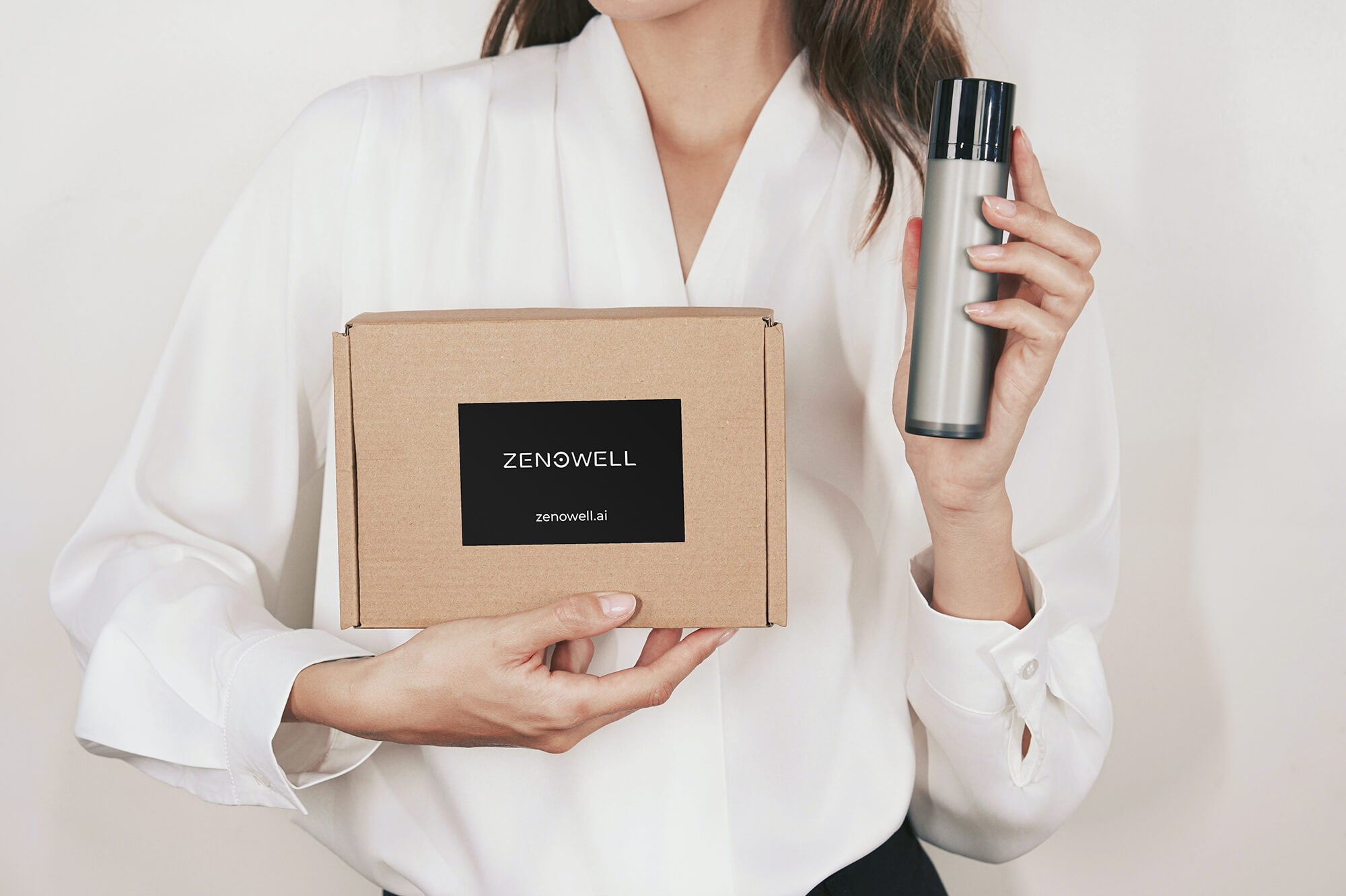 ZenoWell Gel Pack - package and spray bottle held by a woman, showcasing the device and accessories designed for relaxation and stress relief.