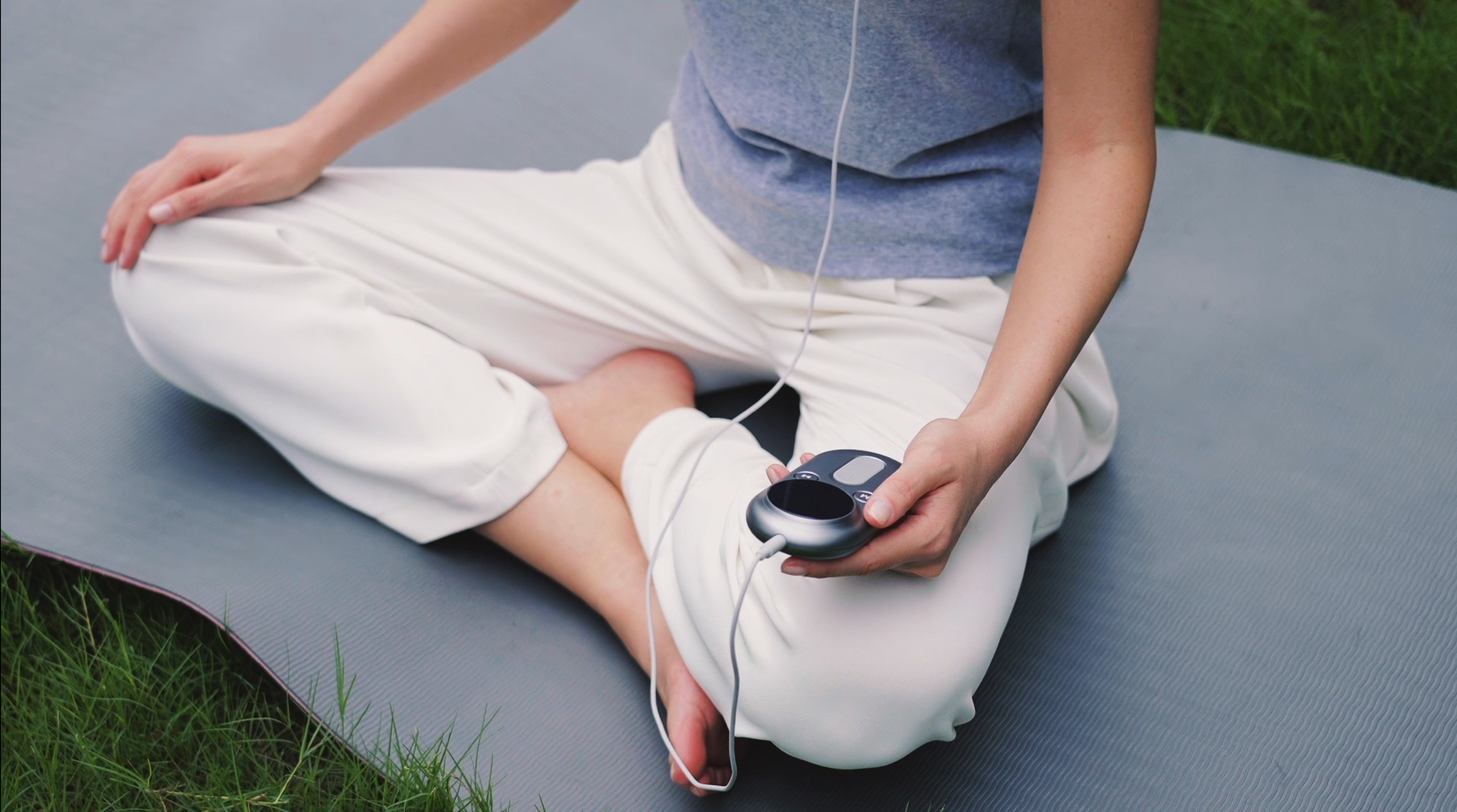 Luna. Your calm companion, wherever your practice takes you.